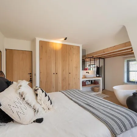 New Family Chic Design, Comfort & Outdoor Living - Free Parking Wifi