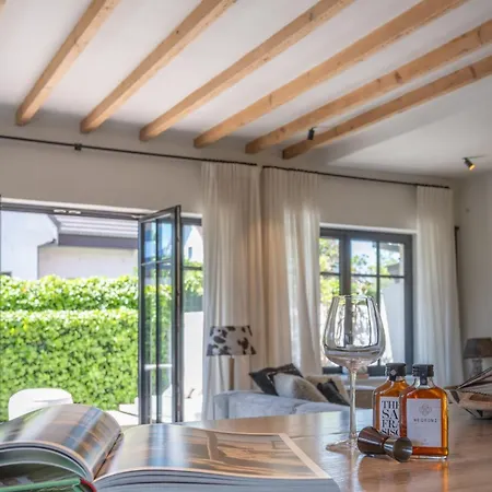 New Family Chic Design, Comfort & Outdoor Living - Free Parking Wifi *